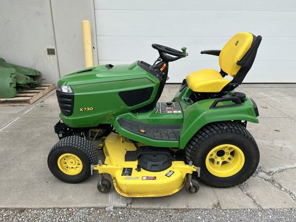 2019 John Deere X730 Equipment Image0