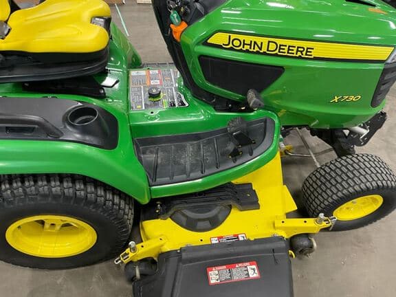 Image of John Deere X730 equipment image 4