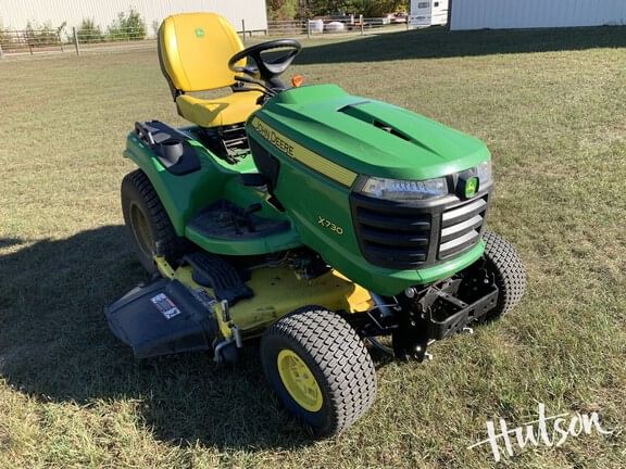 2019 John Deere X730 Equipment Image0