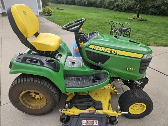 Image of John Deere X730 equipment image 1