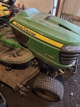 Image of John Deere X730 equipment image 4