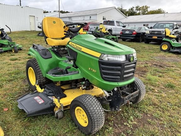 2019 John Deere X730 Equipment Image0