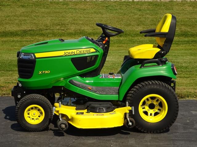 Image of John Deere X730 equipment image 4