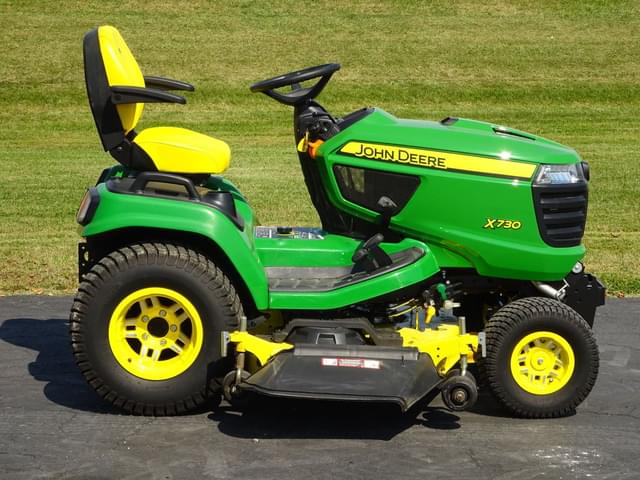 Image of John Deere X730 equipment image 3