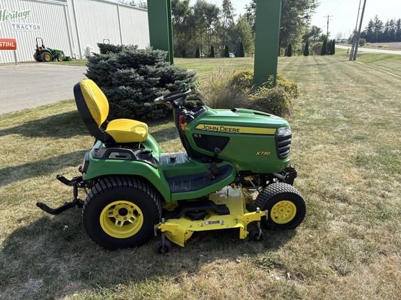 Image of John Deere X730 equipment image 4