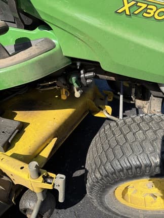 Image of John Deere X730 equipment image 3