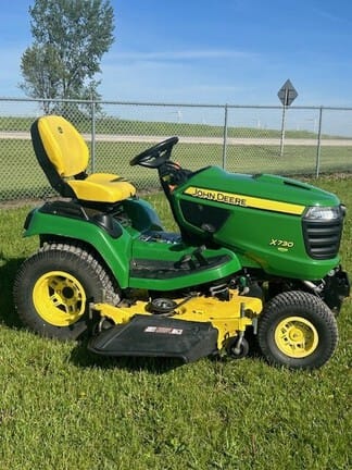 2019 John Deere X730 Equipment Image0