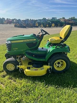 Image of John Deere X730 equipment image 3