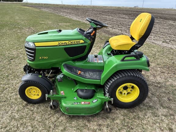 Image of John Deere X730 equipment image 1