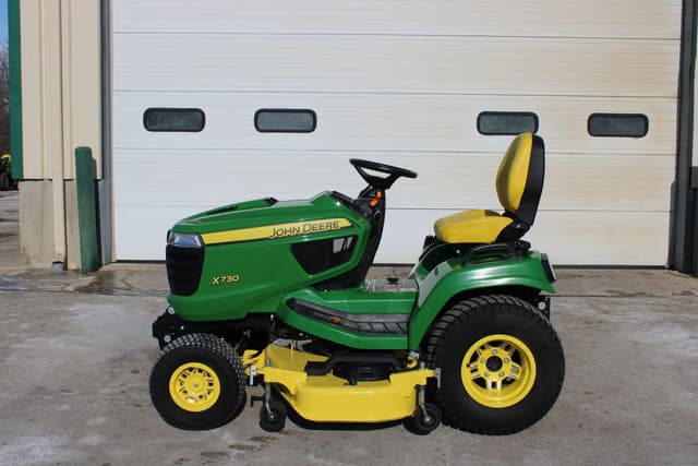 Image of John Deere X730 equipment image 2