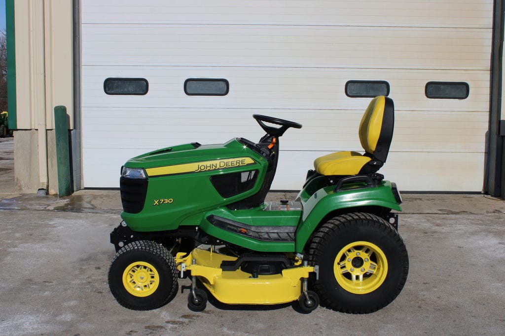 2019 John Deere X730 Equipment Image0