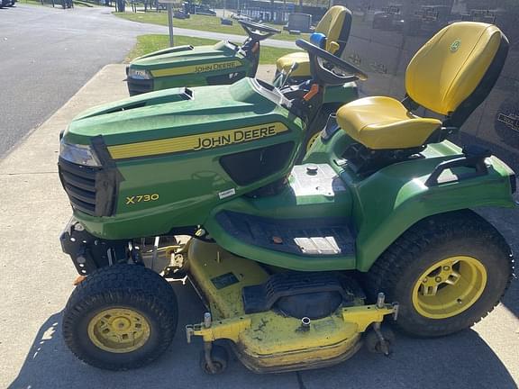 Image of John Deere X730 equipment image 3