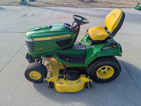 Image of John Deere X730 equipment image 1