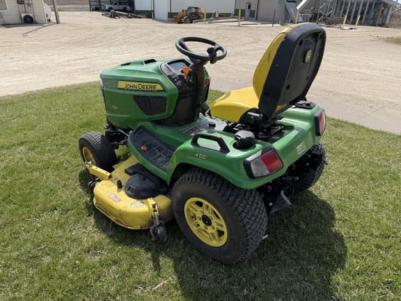 Image of John Deere X734 equipment image 2