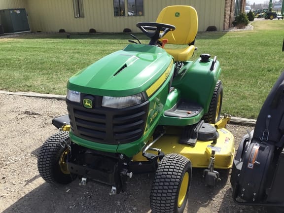 2019 John Deere X734 Equipment Image0