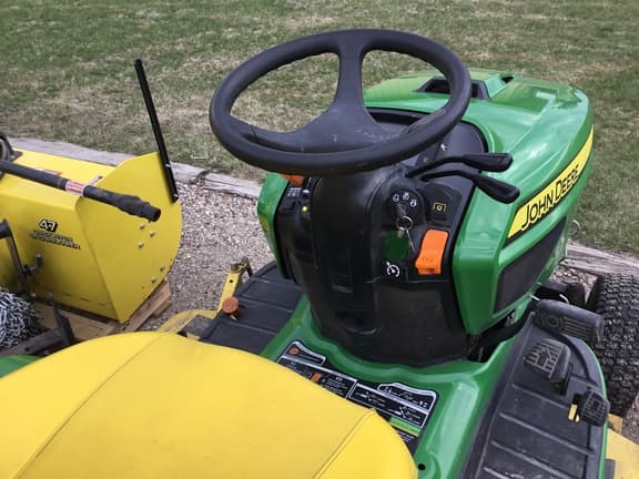 Image of John Deere X734 equipment image 3