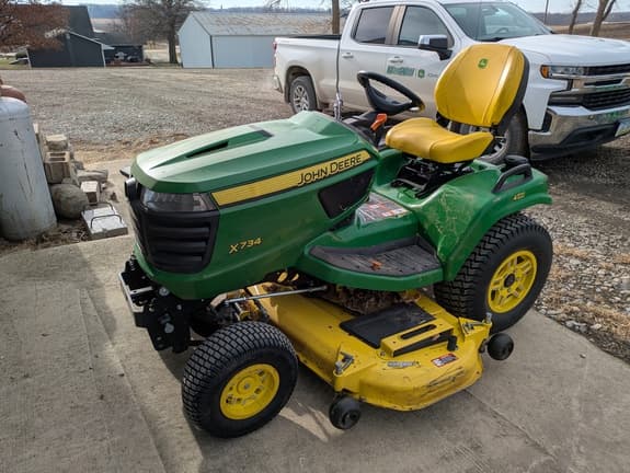 Image of John Deere X734 equipment image 1