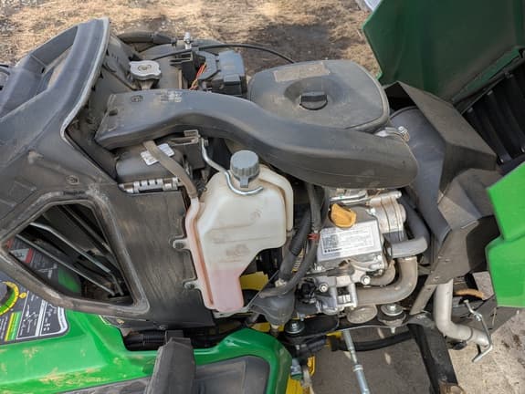 Image of John Deere X734 equipment image 4