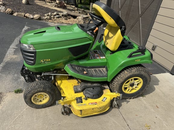 2019 John Deere X734 Equipment Image0