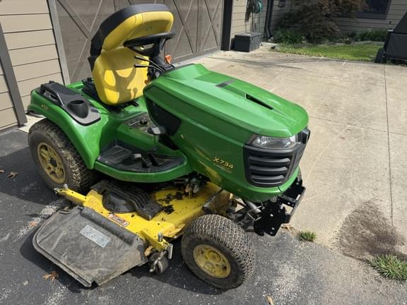 Image of John Deere X734 equipment image 1