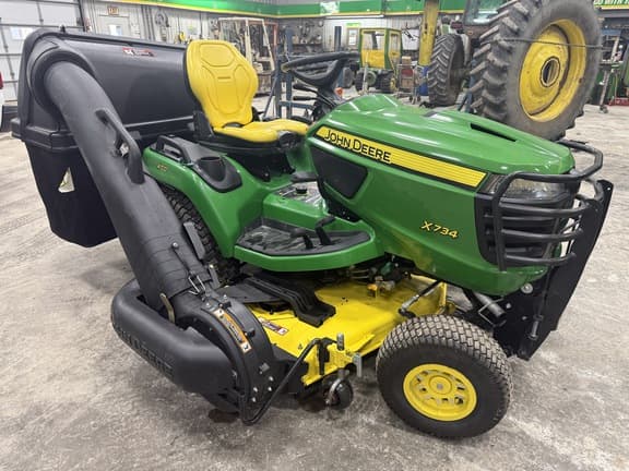 Image of John Deere X734 equipment image 1