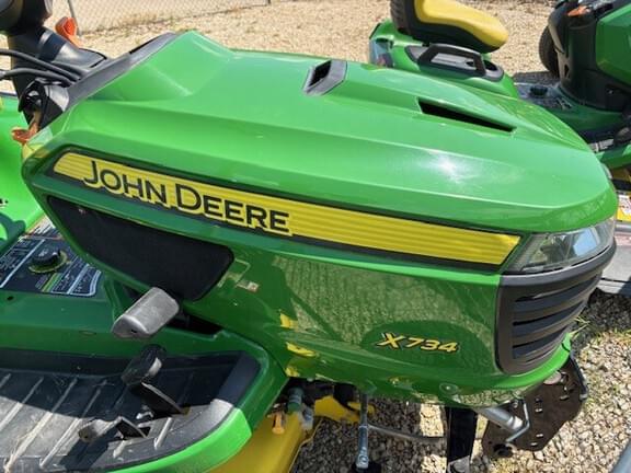 Image of John Deere X734 equipment image 4
