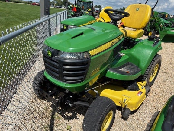 2019 John Deere X734 Equipment Image0