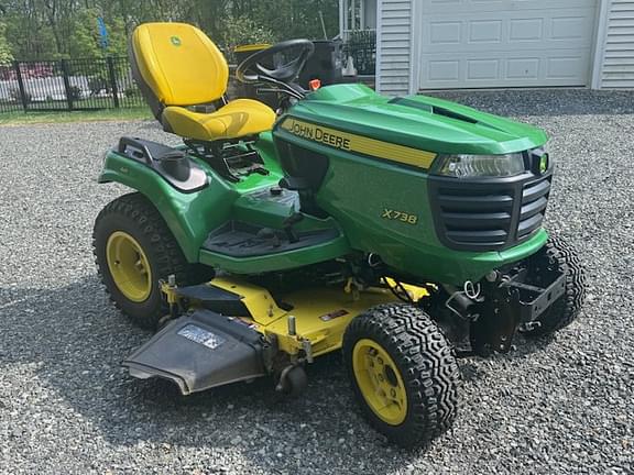 Image of John Deere X738 equipment image 3