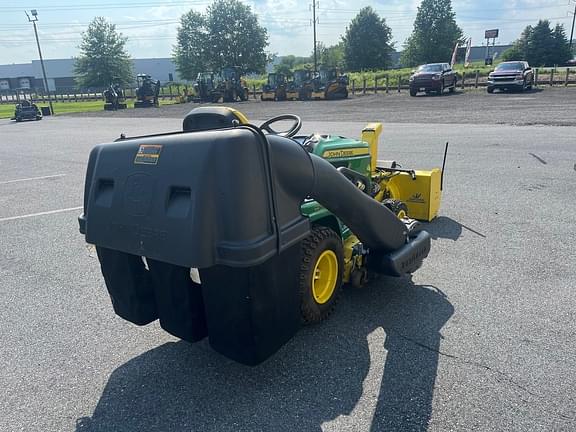 Image of John Deere X738 equipment image 3