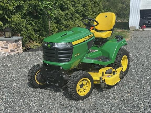 Image of John Deere X738 equipment image 2