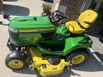Main image John Deere X738