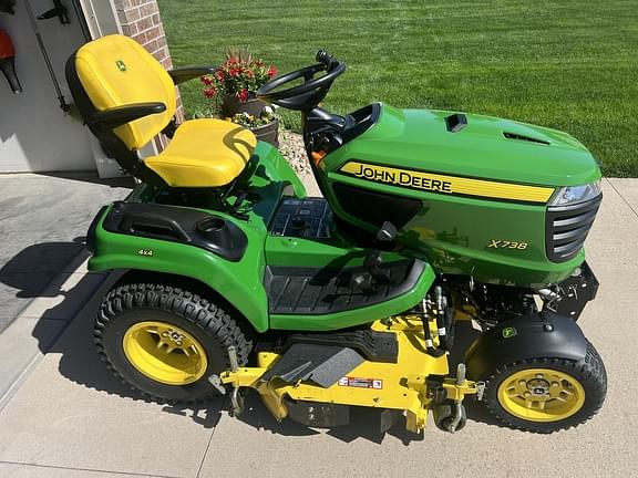 Image of John Deere X738 equipment image 4