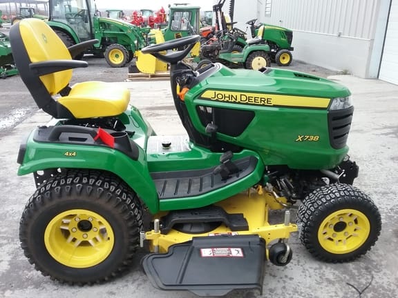 Main image John Deere X738