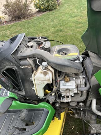 Image of John Deere X738 equipment image 2