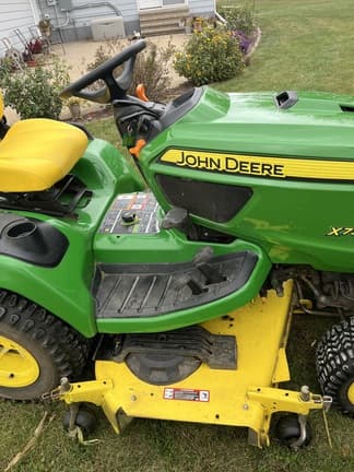 Image of John Deere X738 equipment image 1