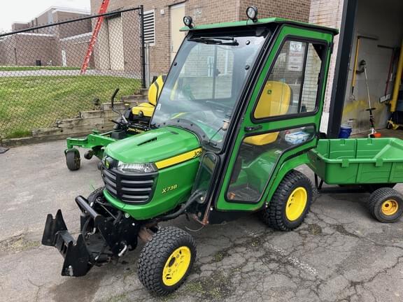 Image of John Deere X738 equipment image 1