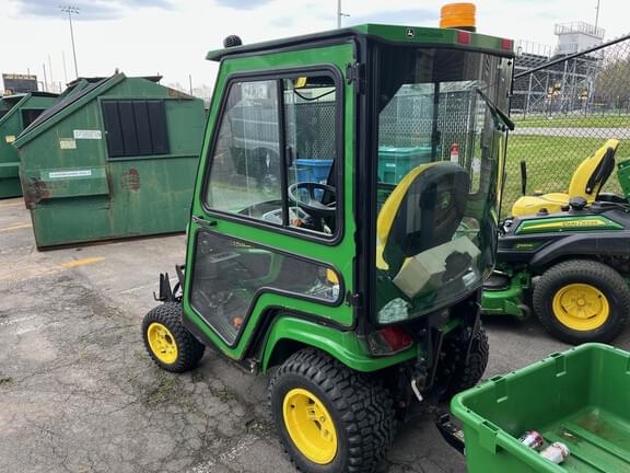 Image of John Deere X738 equipment image 3