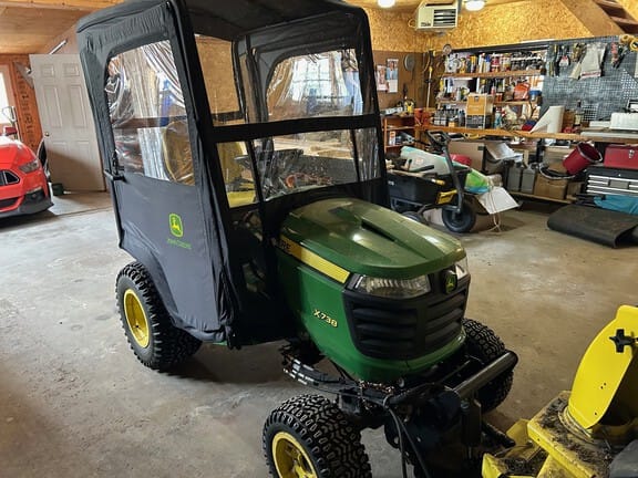 Main image John Deere X738