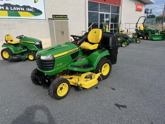 Image of John Deere X738 equipment image 1