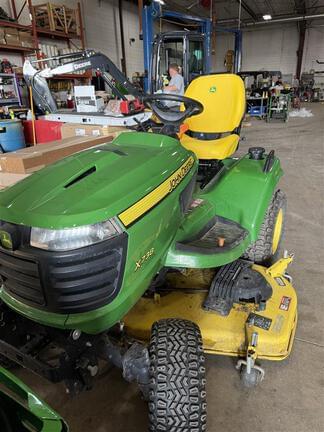 Image of John Deere X738 Primary image