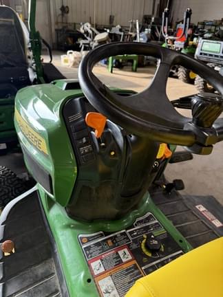 Image of John Deere X738 equipment image 4