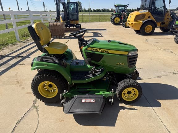 Image of John Deere X738 equipment image 1