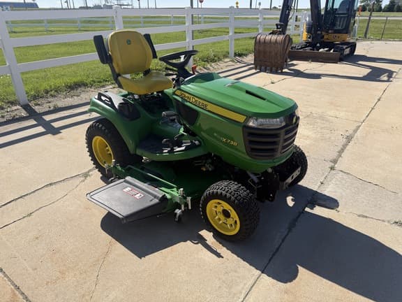 Image of John Deere X738 Primary image