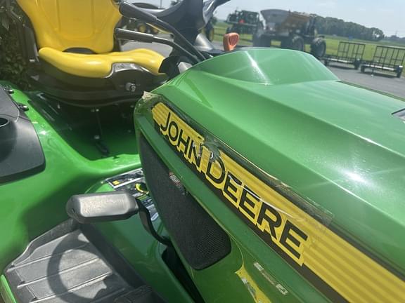 Image of John Deere X738 equipment image 4