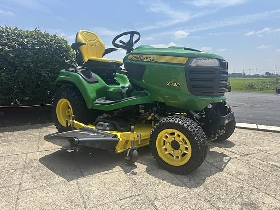 Image of John Deere X738 equipment image 1