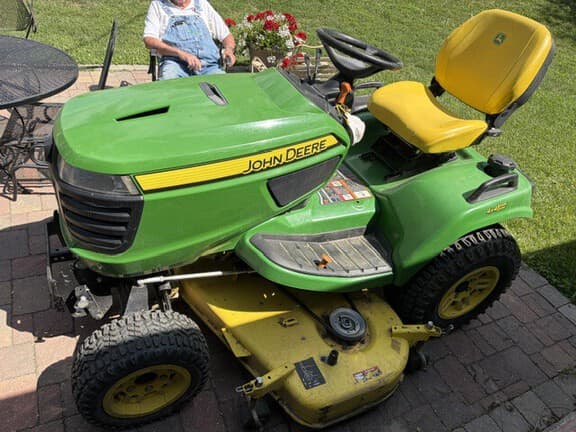 Image of John Deere X739 equipment image 1