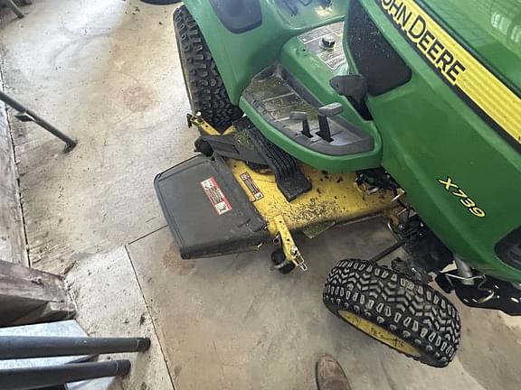 Image of John Deere X739 equipment image 4