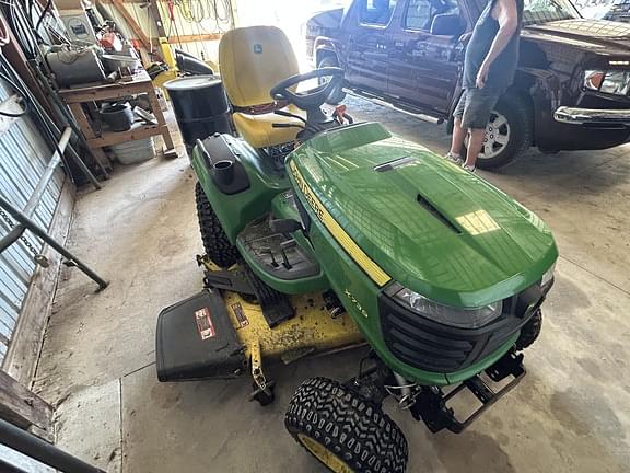 Image of John Deere X739 equipment image 4