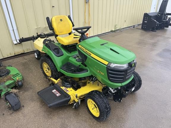 Image of John Deere X739 equipment image 4