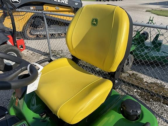 Image of John Deere X739 equipment image 4